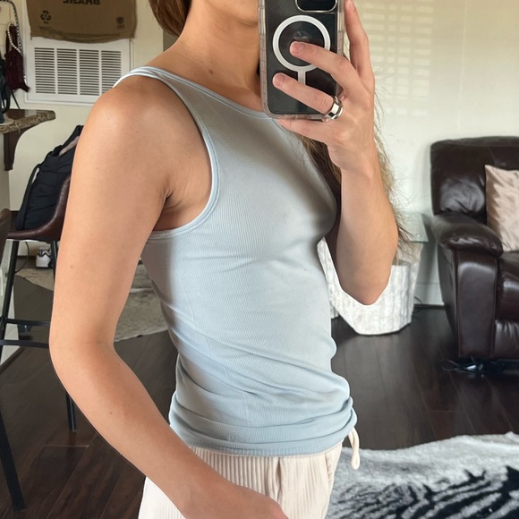 Women’s Lululemon Basic - Picture 3 of 3